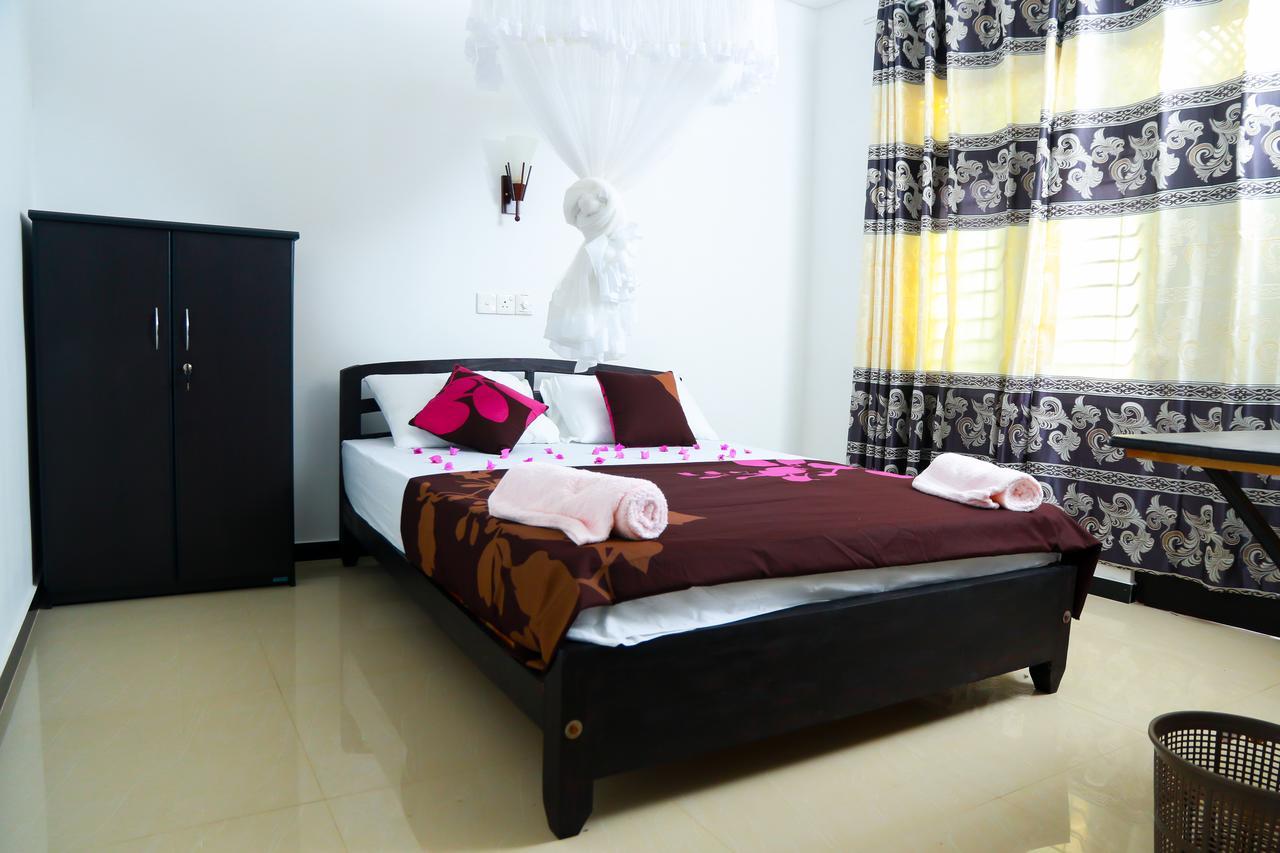 Anila Beach Inn แทนกาลเล ภายนอก รูปภาพ